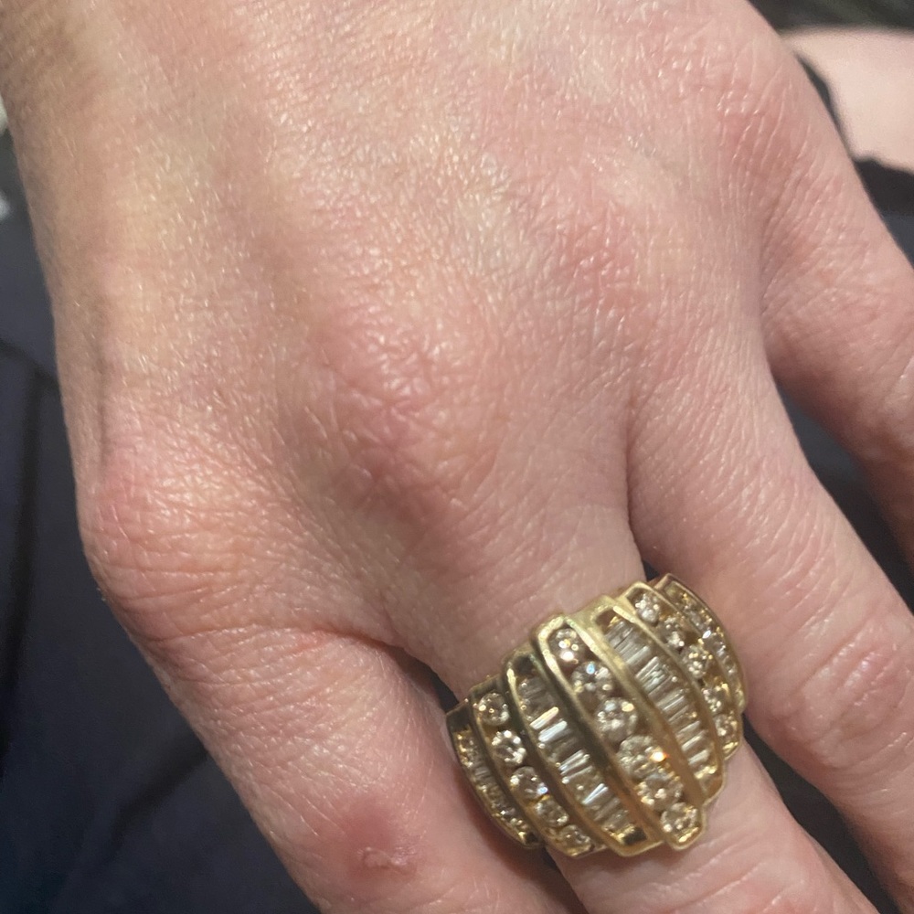 Estate 14K solid Gold Diamond Ring - Picture 2 of 7